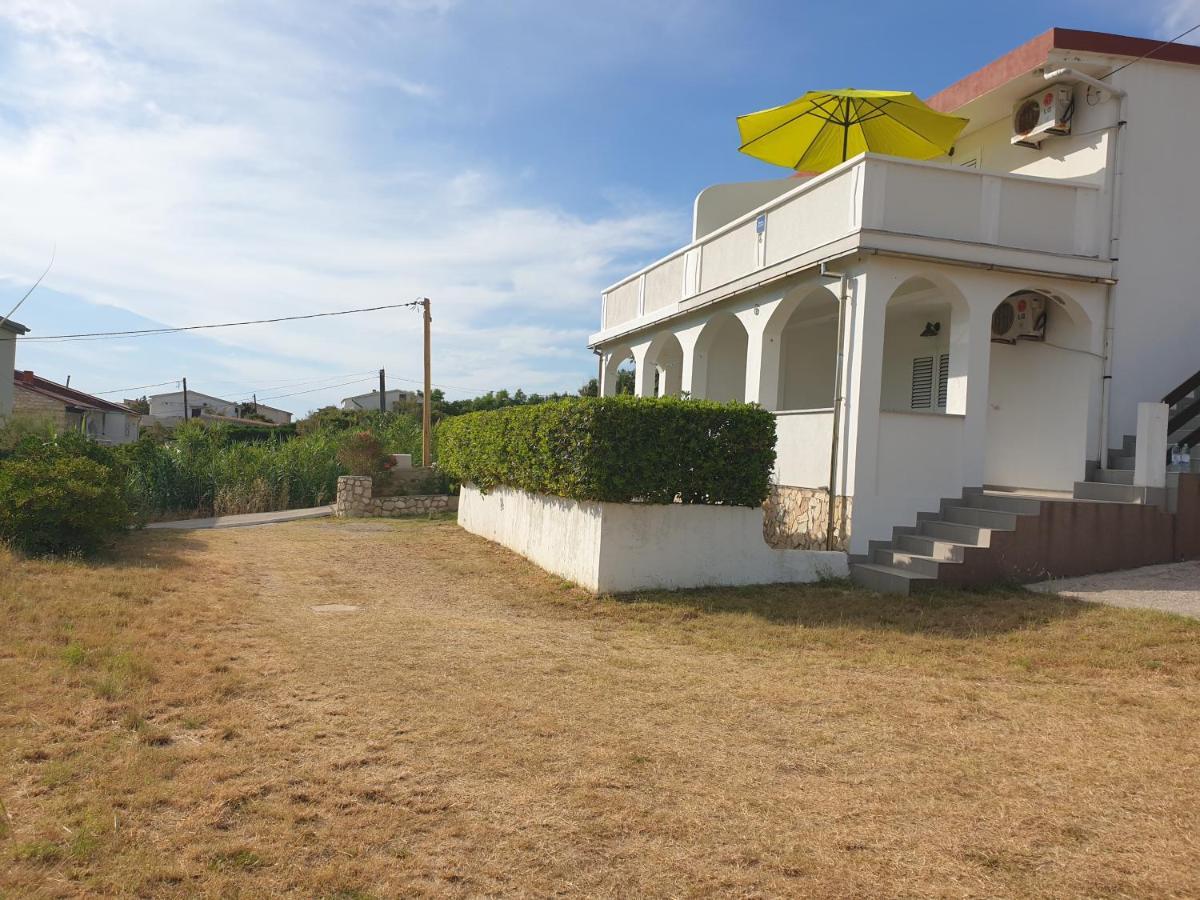Apartmani Volaric Pag Pag Town Exterior photo